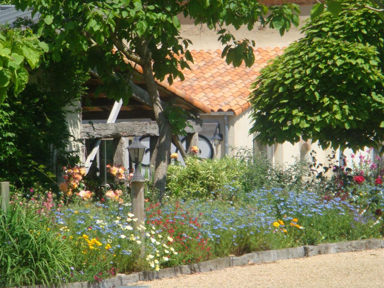 Chambres D'Hotes Au Gite De La Pommeraie Landeronde Екстериор снимка